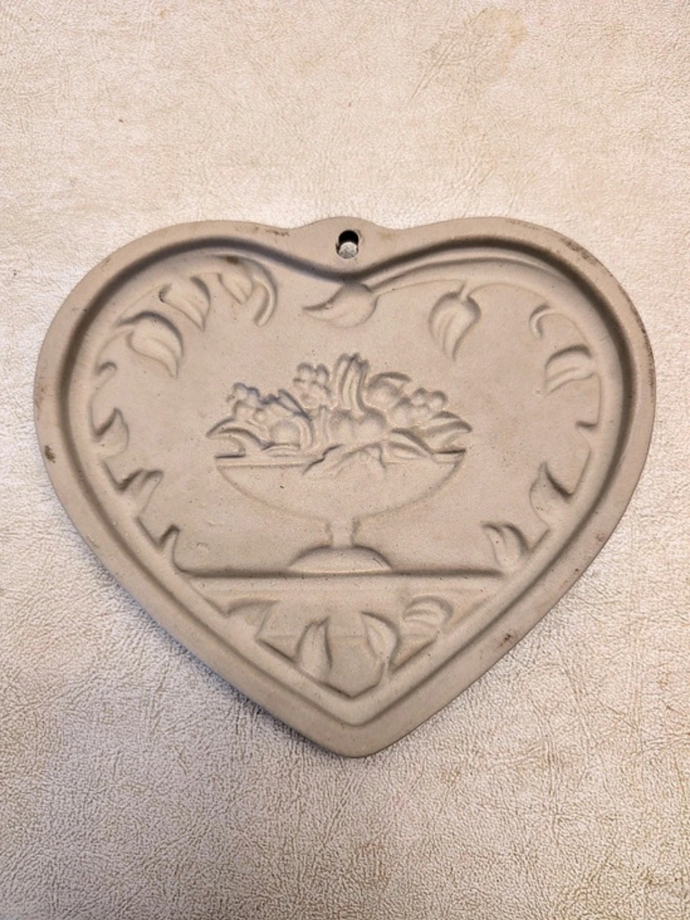 The Pampered Chef Come To The Table Heart Cookie Mold